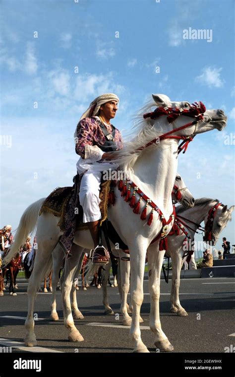 Arab Traditional Dress Qatar Stock Photo Alamy