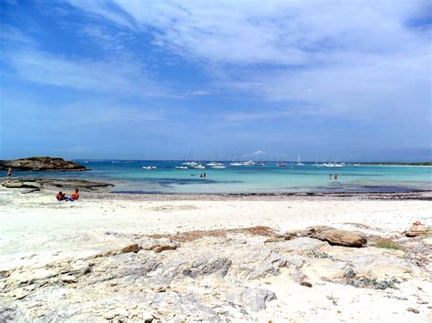 Stretching out some 3,000 metres, it has been declared a nature area of special interest. Playa Es Trenc Palma de Mallorca | Beach, Outdoor, Life is ...