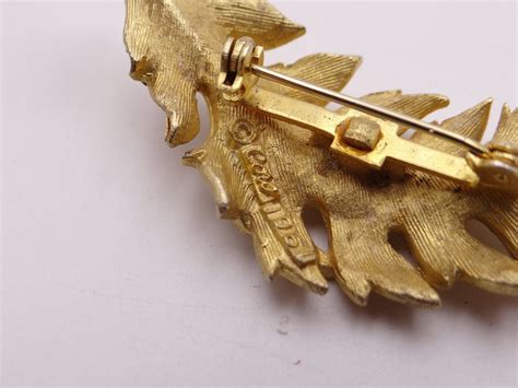 Vintage Coro Gold Tone Leaf Brooch Pin A Classic And Elegant Mid
