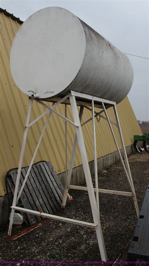 500 Gallon Fuel Tank With Stand In Topeka Ks Item Aj9623 Sold