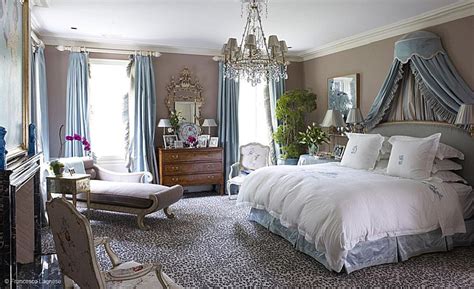 How to make small bedrooms look bigger. Decorating the Bedroom With Leopard Print
