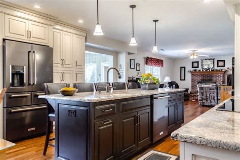 Starmark cabinetry is a leader in the kitchen cabinet and bath vanity market. A kitchen remodel in Holland, Pennsylvania was designed ...