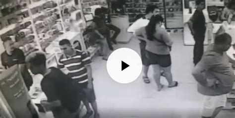 Vídeo Mostra Ação De Assaltantes De Celulares Em Loja De Shopping Na Zona Norte Assista