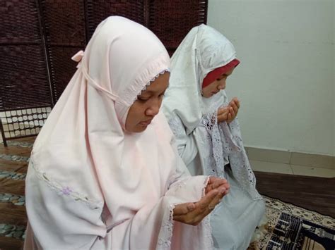 Tidak lupa kita harus selalu berdoa dan mendo'a kan bagi yang sehat untuk orang sakit supaya sakitnya lekas sembuh. Biasakan Baca Doa Ini 6 Kali Sehari. Moga Anak Kita ...
