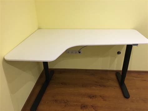 The ikea skarsta desk is a height adjustable off. I bought the IKEA BEKANT Corner desk left sit/stand ...