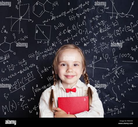 Concepto De Educación Matemática Para Niños Feliz Niña Estudiante De