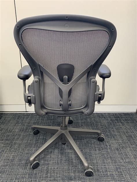 Famous for supporting the widest range of the human form, the aeron office chair has been remastered to better meet the needs of today's work and workers. Herman Miller Aeron Remastered Fully Loaded with PostureFit