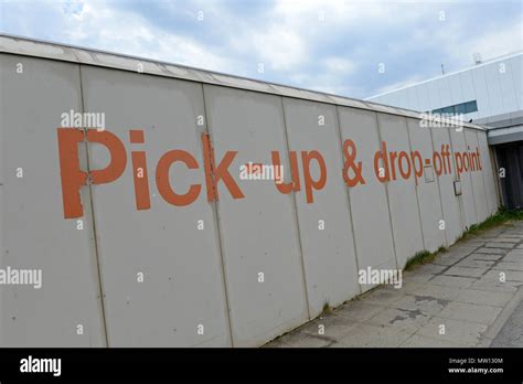 Airport Pick Up Drop Off High Resolution Stock Photography And Images