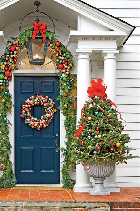 Best christmas garland ideas you can think of. New Ideas for Christmas Tree Garland - Southern Living