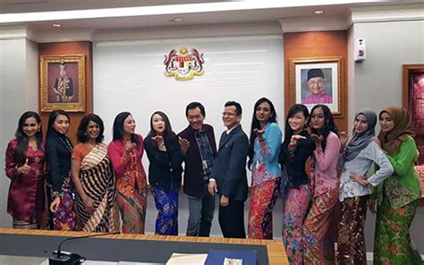 The ministry of tourism, arts and culture (malay: Miss Malaysia Kebaya and MOTAC holds fruitful discussion ...