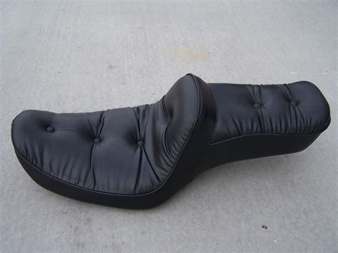 From the bottom up this saddle is designed to provide quality and value for years to come. stock dyna wide glide seat - Harley Davidson Forums