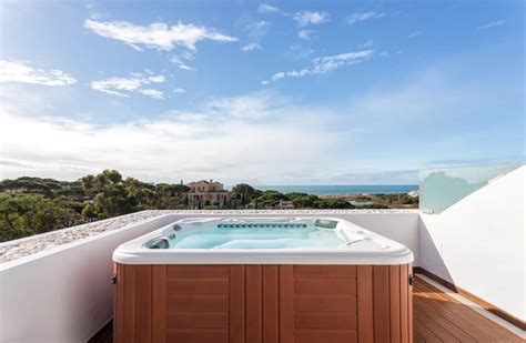 Jacuzzi has also made famous a type of hot tubs. Jacuzzi vs Hot Tub (What's the Difference and Which is ...