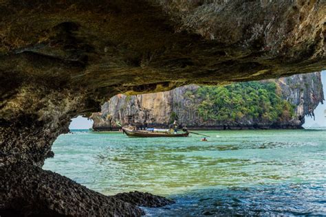 Cueva Famosa De Phranang En La Playa De Raylay Railay Krabi Tailandés