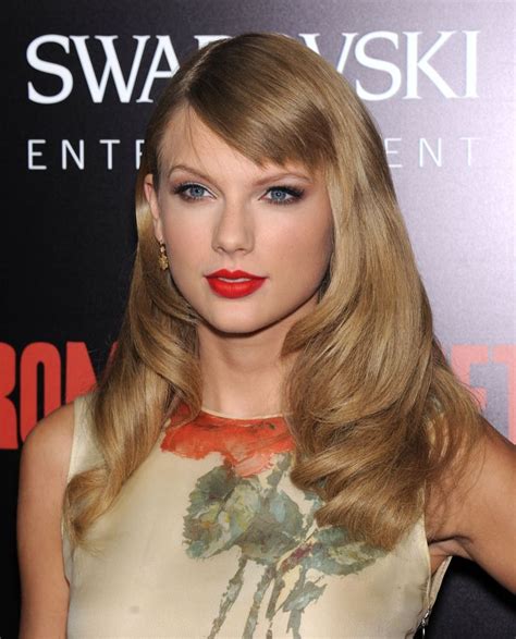 Taylor Swift In Red Lipstick How To Get Taylors Red Lipstick Look Taylor Swift Haircut