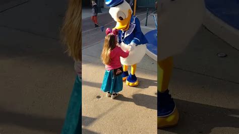 A Hug With Donald Duck Disneyland Paris 2017 Youtube