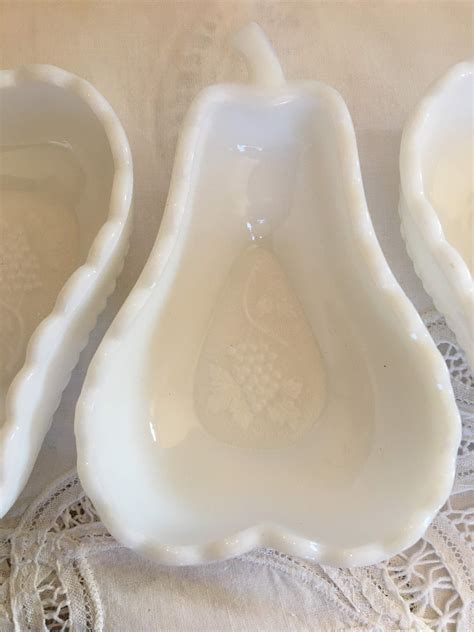 Vintage Pear Dish 1950 S White Milk Glass Pear Shaped Etsy