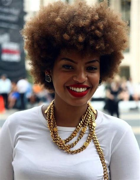 30 coiffures sur cheveux afro courts qui plairont à celles qui veulent faire un big chop ou juste changer de look tout en restant jolie. Coiffure afro américaine printemps été 2015 - Coiffures ...