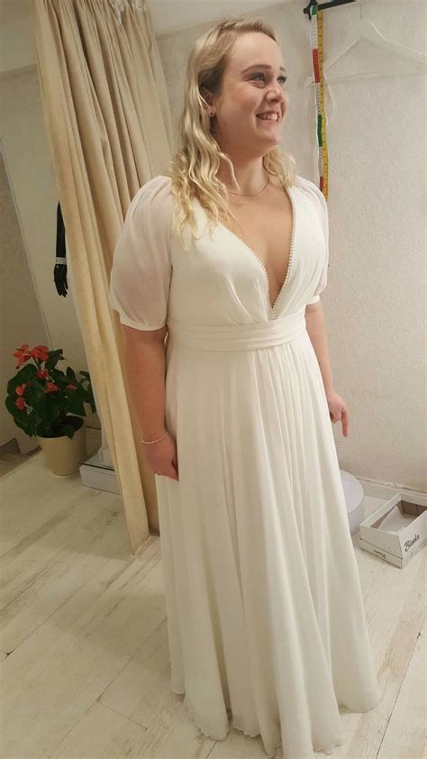 Simple Plus Size Wedding Gown With Short Chiffone Sleeves