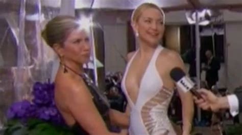 See Jennifer Aniston Get Handsy With Kate Hudson On The Golden Globes
