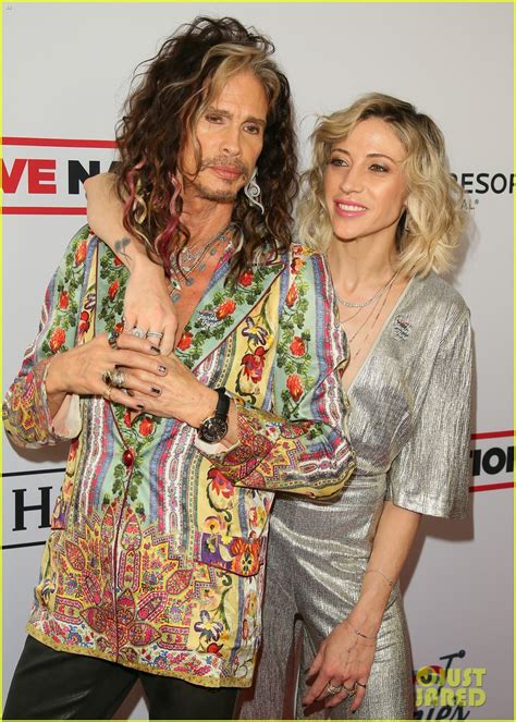 Steven Tyler And Girlfriend Aimee Preston Share Kiss At Grammy Awards Viewing Party Photo