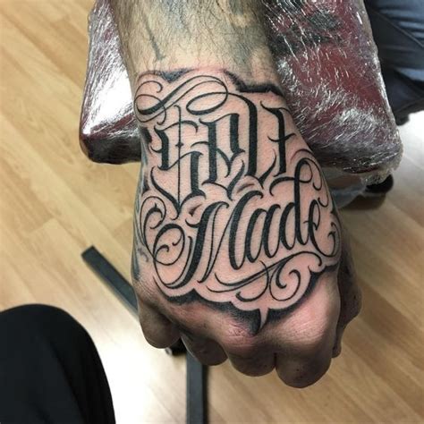 Veja mais ideias sobre tatuagens no dedo masculinas, tatuagens, tatuagem no dedo. TATUAGEM NA MÃO MASCULINA: 35 Ideias de Tattoos na Mão pra inspirar! | Tatuagem na mão, Tatuagem ...