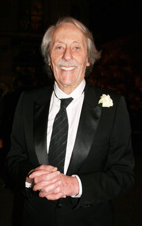 Jean raoul robert rochefort was a french stage and screen actor. Poze Jean Rochefort - Actor - Poza 6 din 13 - CineMagia.ro
