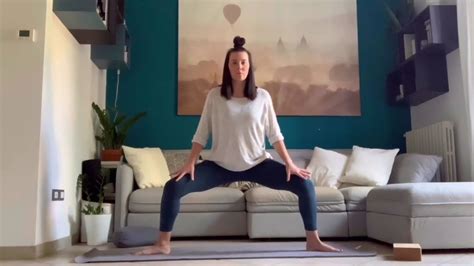 Ginnastica Yoga Posizione Della Dea Youtube