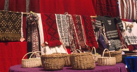 En las circunstancias actuales y en base a la información proporcionada por la oms hoy (martes), el presidente del coi y el primer ministro de. artesania textil mapuche - Buscar con Google | Artesanias ...