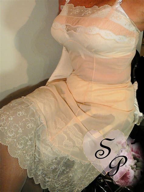 Ultra Feminine Vtg S Pink Silky Nylon Deep Lace Full Slip Petticoat