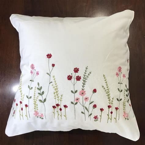 Pin By Jadranka On Embroidery Flowers Pattern In 2020 Diy Embroidered