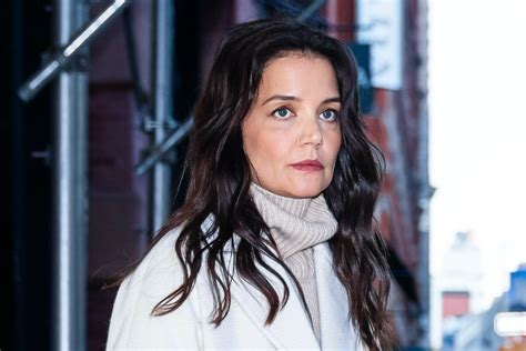 Katie Holmes Cozies Up In Chic Cashmere And Chloe Sneakers Footwear News