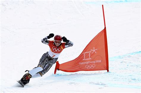 Na zimních olympijských hrách 2018 zvítězila v superobřím slalomu. Ester Ledecka krönt sich zur "Doppel-Olympiasiegerin ...