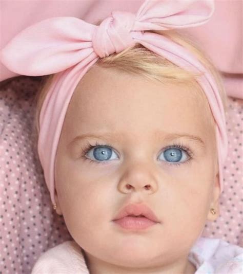 Les 25 Plus Beaux Bébés Du Monde Photos Beaux Bébés Bebe Yeux Bleu