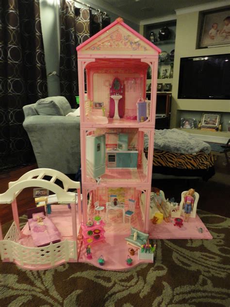 1995 Barbies Pink N Pretty House Lots Of Accessories 1 2 Or 3