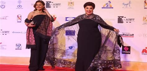 بالصور تكريم رجاء الجداوى و نيللى كريم فى مهرجان أسوان لأفلام المرأة النيل قناة مصر الإخبارية