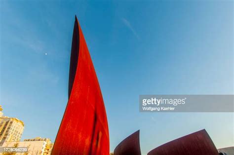 Richard Serra Sculpture Photos And Premium High Res Pictures Getty Images