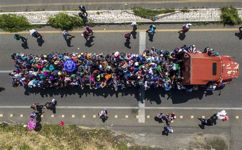 La Caravana Migrante Enfrenta A México Con Su Propia Imagen Y Con Eua
