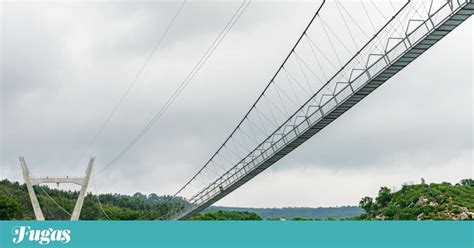 Vídeo de atualização da construção da 516 arouca, a maior ponte pedonal suspensa do mundo. Arouca aguarda abertura da maior ponte pedonal suspensa do ...