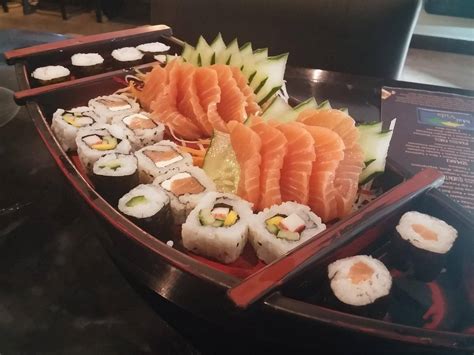 Combinado De Sushi E Sashimi No Aiko