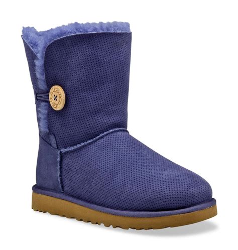 Eines der beliebtesten labels der welt wartet darauf, von ihnen entdeckt zu werden. Beneath The Crystal Stars: Uggs - Spring/Summer Collection ...