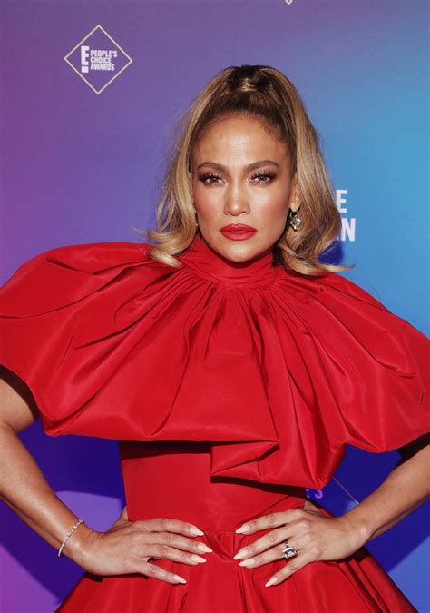 Jennifer Lopez Just Got Blunt Curtain Bangs For Summer Glamour