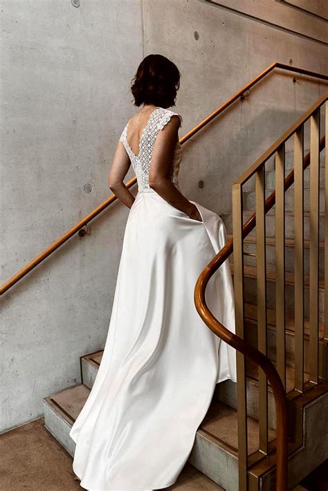 Das hochzeitskleid ist für jede frau etwas ganz. Zeitlose und schlichte Brautkleider | Brautmode ...