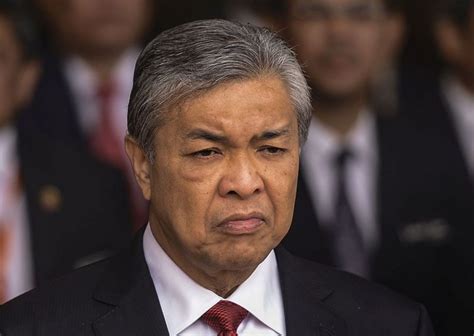 Datuk seri dr ahmad zahid hamidi mengulangi pendirian bahawa pelantikannya sebagai timbalan perdana menteri bukan 'ghanimah' atau 'hadiah harta rampasan perang' tetapi satu. Ahmad Zahid Steps Aside As UMNO President, But Not Quits ...