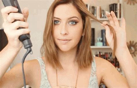 This Will Actually Teach You How To Curl Your Hair In 5 Minutes Hair