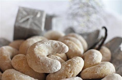 Salt 2 1/2 cup flour 4 egg whites 1 cup sugar 3/4 cup finely ground walnuts 1 tsp. 17 Best images about Croatian recipes | Vanilla cookies, Croatian recipes, Christmas food