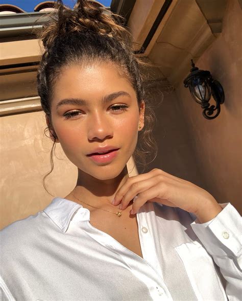 Zendaya Dyed Her Hair Red And Fans Are Freaking Out Cosmopolitan