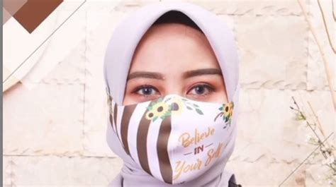 Anti Repot Ini Tips Pakai Masker Untuk Perempuan Berhijab