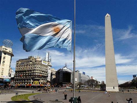 The obelisco de buenos aires (obelisk of buenos aires) is a national historic monument and icon of buenos aires. The History Behind the Obelisco