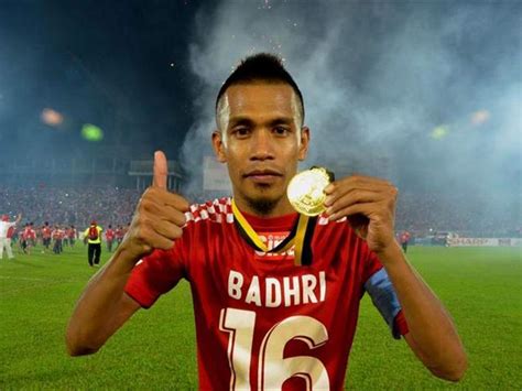 Vel kjent som piya , er badhri vanligvis utplassert som en sentral midtbanespiller , men kan også spille som angripende. Badhri Radzi earns first official call up | Goal.com