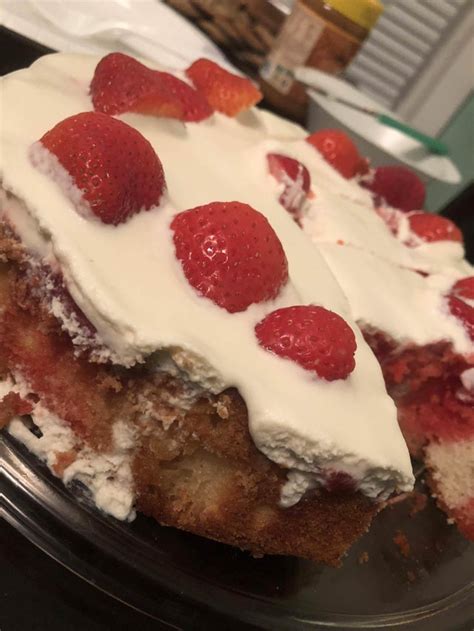 Dosto aajj main aapko fruit jelly cake ki recipe batane ja rahi hu. Homemade Strawberry Jelly Poke Cake : food